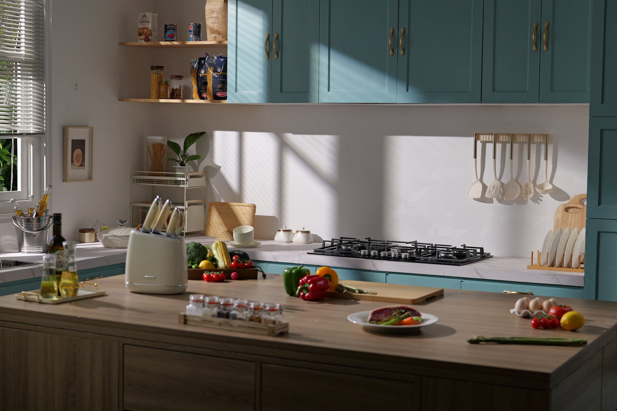 A beautifully arranged display of OOU kitchenware, featuring sleek and modern designs that enhance the aesthetics of any kitchen.